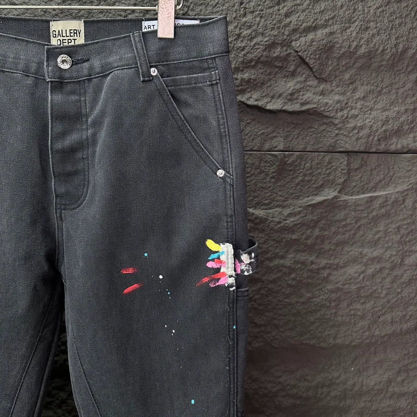 P260 GALLERY DEPT. 2025 new patchwork hand-painted splash-ink couple style loose bootcut jeans 🔥High version🔥High version🔥Top ceiling quality Styles with different washed textures, very friendly to people with thin legs and thick legs, the bootcut version is very flattering to the leg shape Moderate length that never goes out of style, easy to match with casually, basic styling for various styles, a must-have in the wardrobe! The fabric is stiff but also makes the upper body soft without losing texture. The washing process is even more perfect. It is a must-have item for everyone! ! ! Washed wheat, hang tag, pants label, three complete labels Color: dark gray Size: 28, 30, 32, 34, 36 (five sizes)
